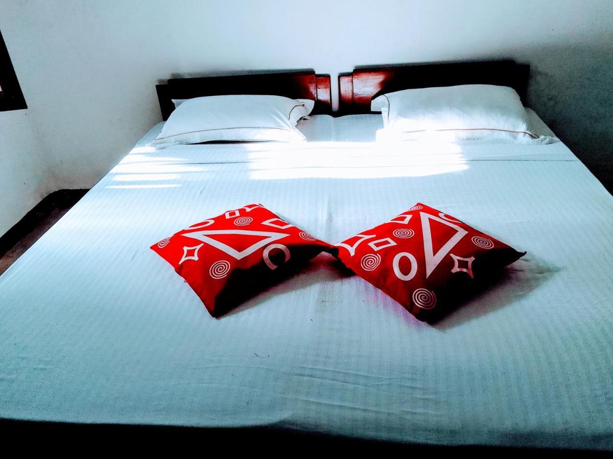 Ceylonia Guest Hotell Weligama Exteriör bild