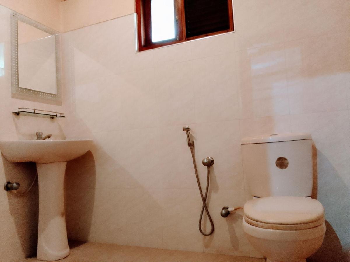 Ceylonia Guest Hotell Weligama Exteriör bild