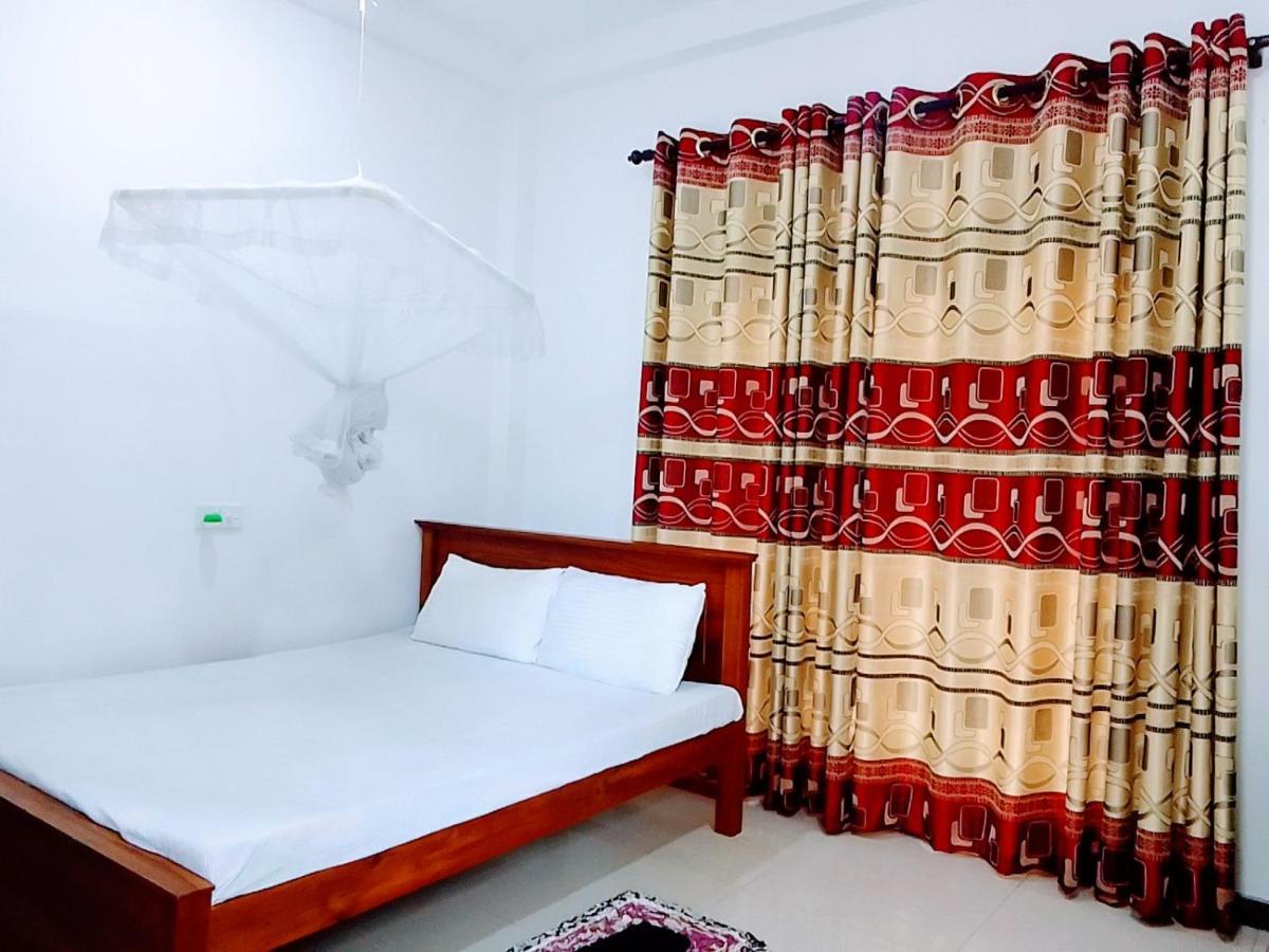 Ceylonia Guest Hotell Weligama Exteriör bild