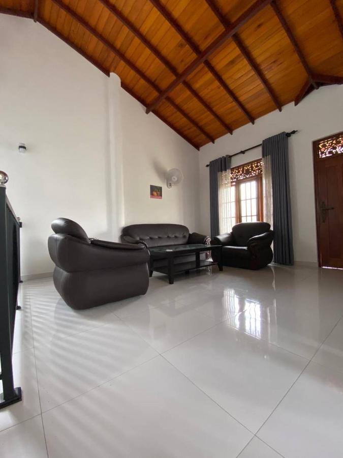 Ceylonia Guest Hotell Weligama Exteriör bild