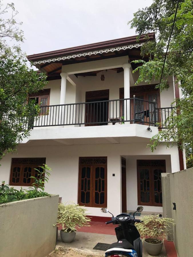 Ceylonia Guest Hotell Weligama Exteriör bild